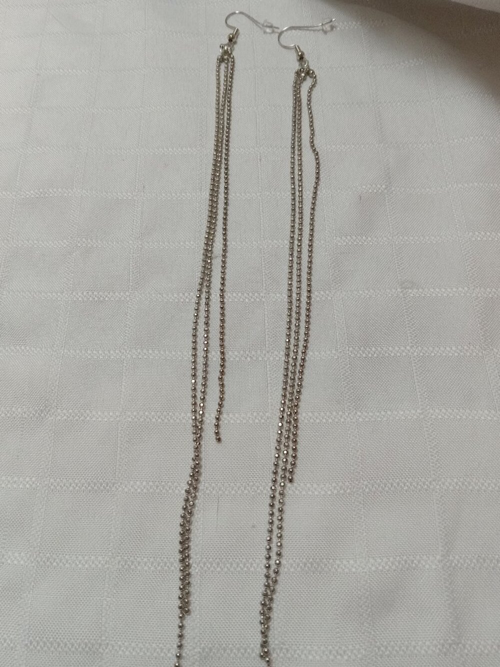 Handmade earrings with round chain in a silver color